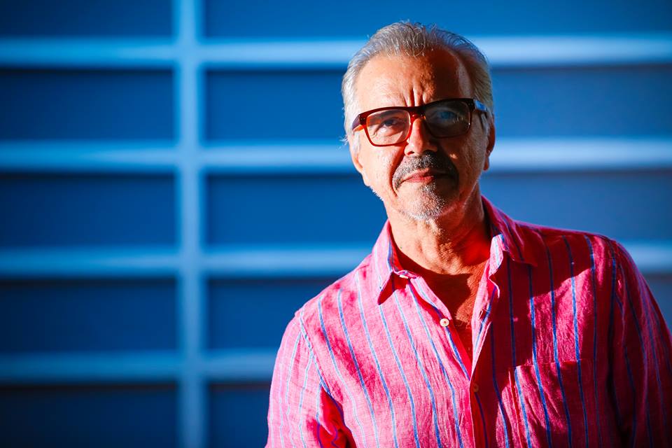 Agélio Novaes e o mundo de papel