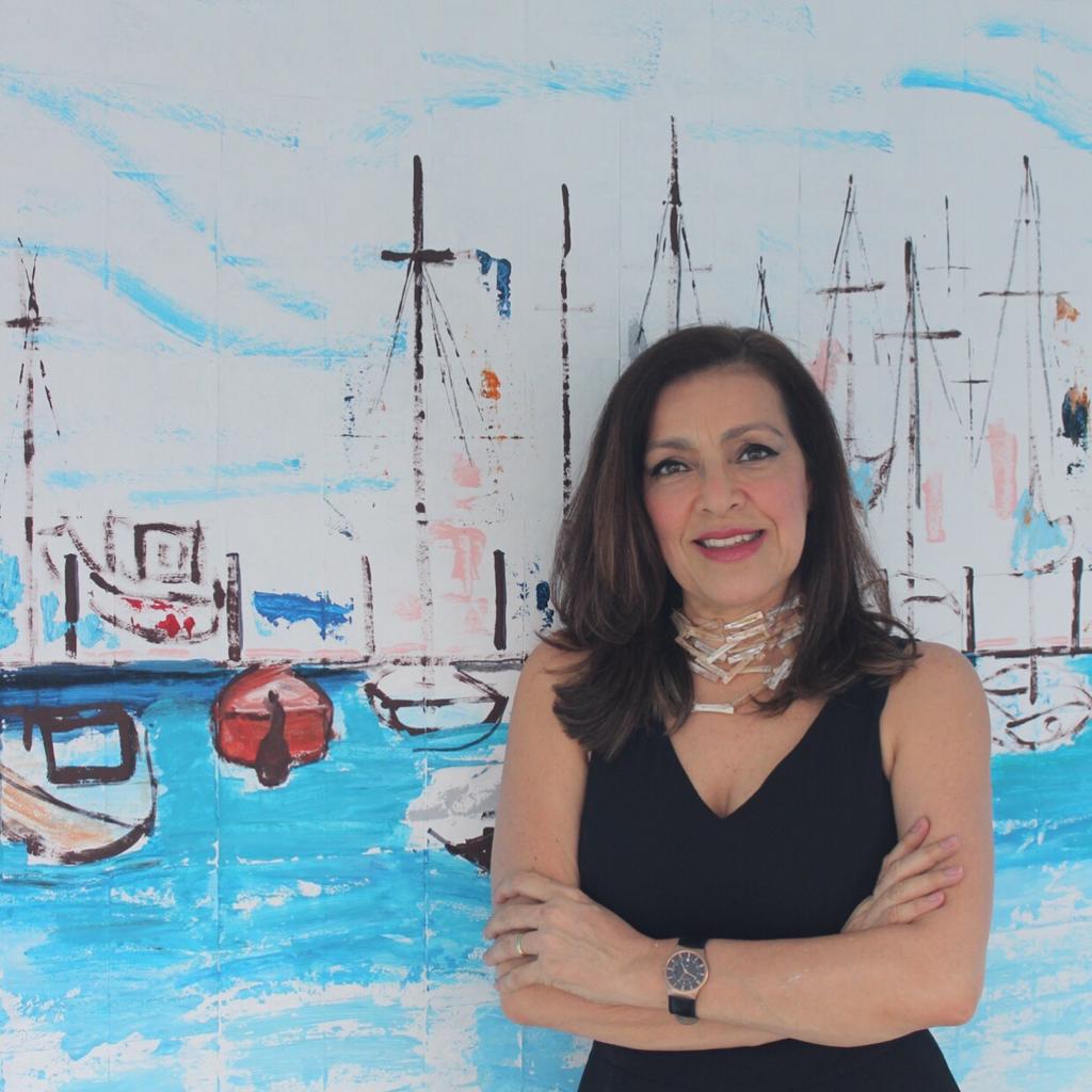 O mar camaleão de Maceió retratado nas telas de Simone Freitas