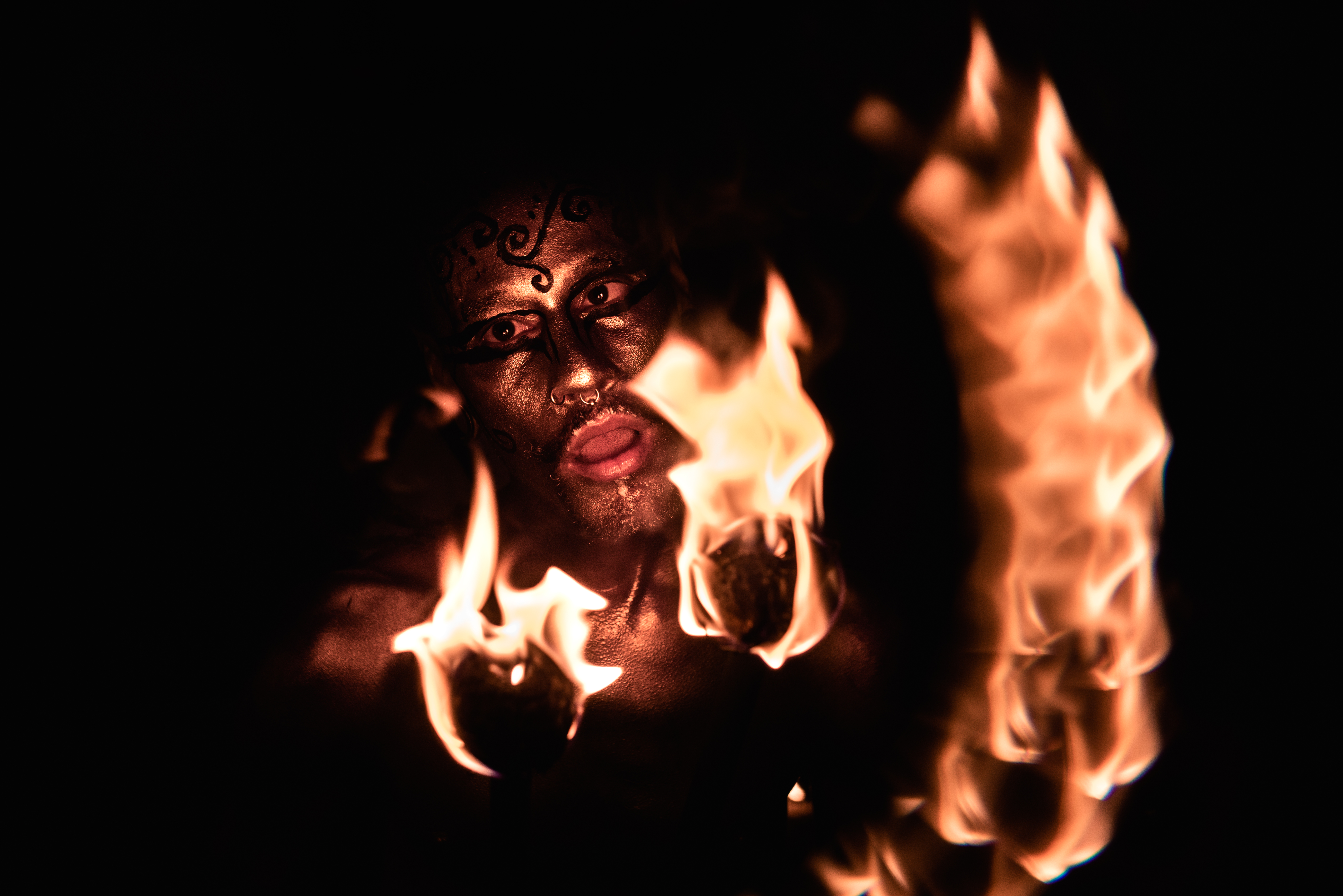 Amanda Bambu e Gabriel Moreira nos convidam a imergir e exteriorizar com suas fotografias