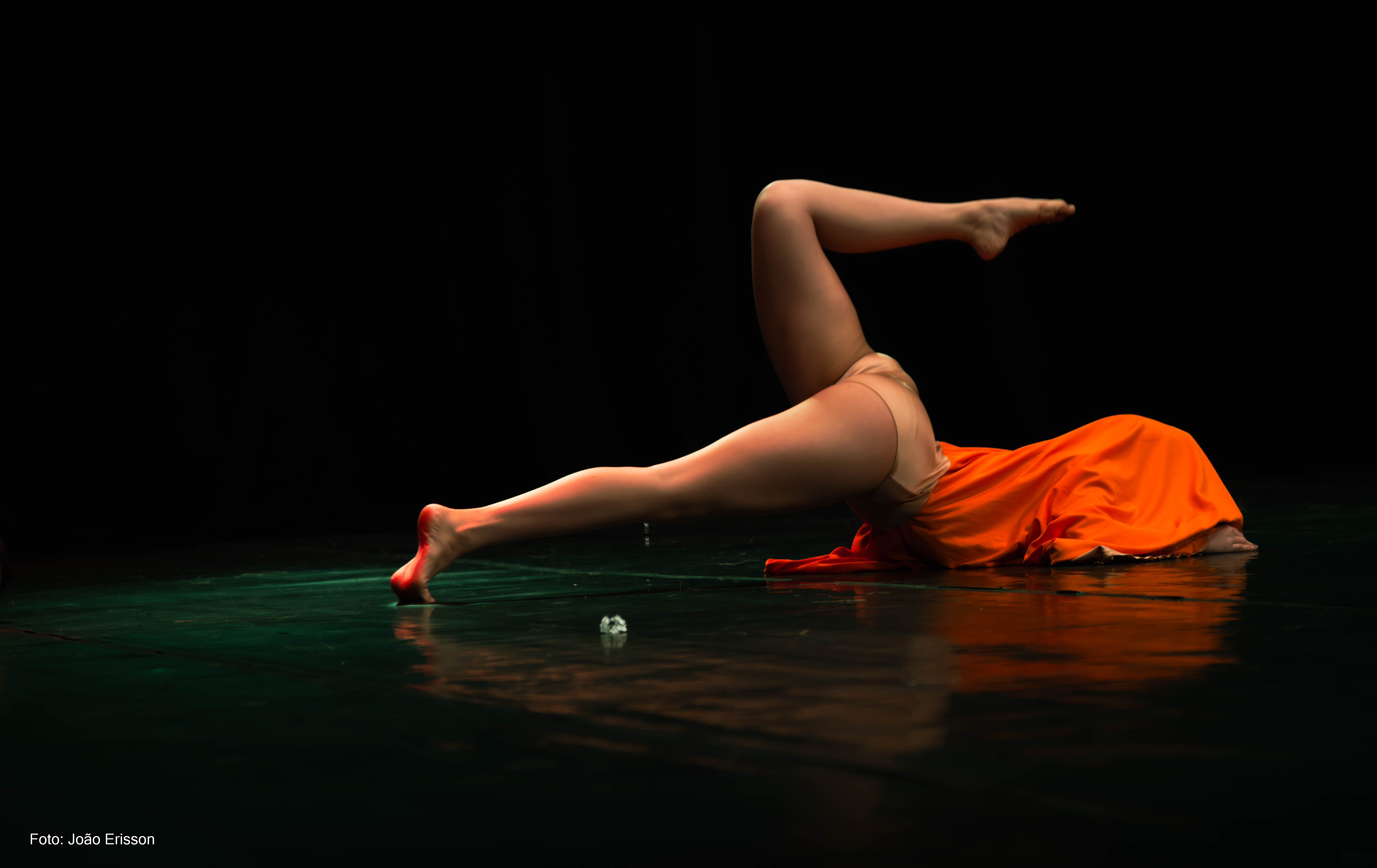 O ser humano e o mundo nas imagens de João Erisson e Flávia Gazzanéo